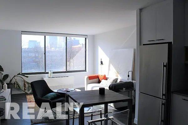 E Houston St #22G - Photo 2 of 14