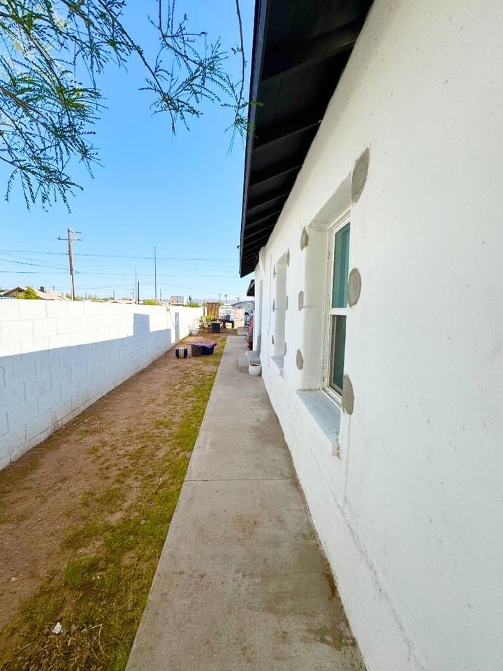 1845 E Monroe St Unit 1 - Photo 4 of 6