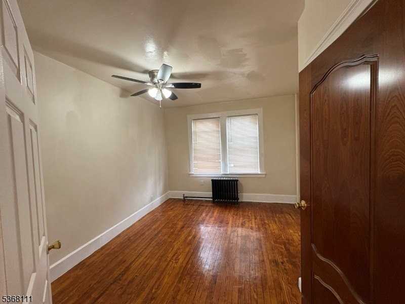 479 20th St - Photo 5 of 12