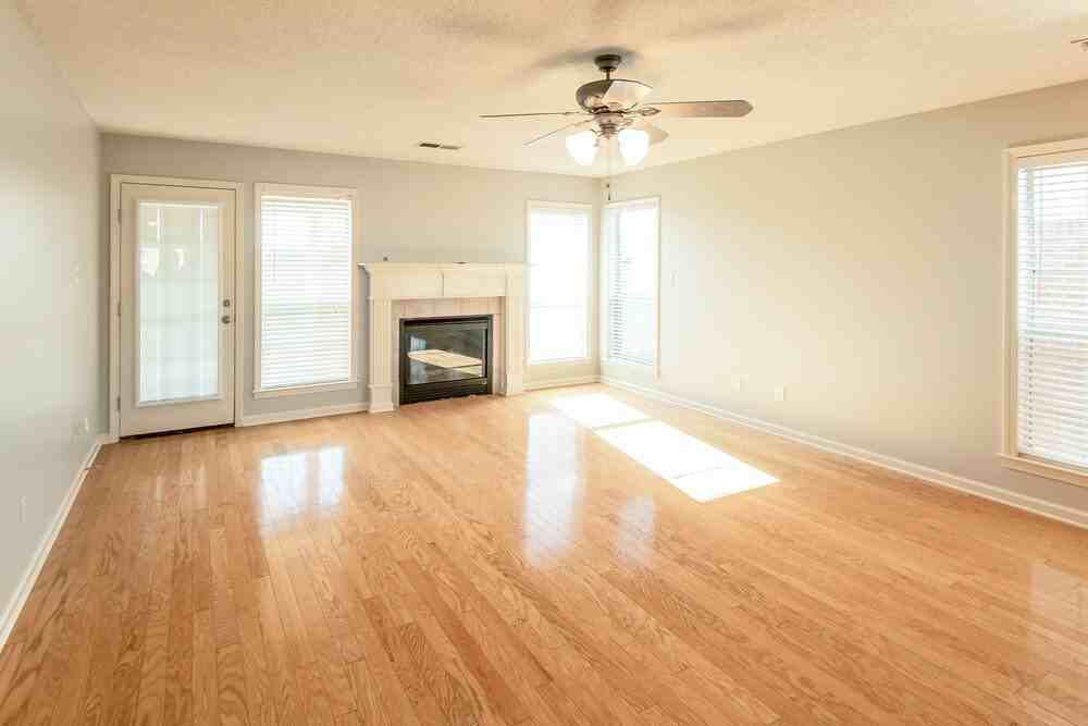 1253 Greenwich Dr - Photo 2 of 15