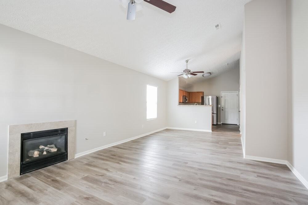 5266 Valley Forge St - Photo 4 of 16