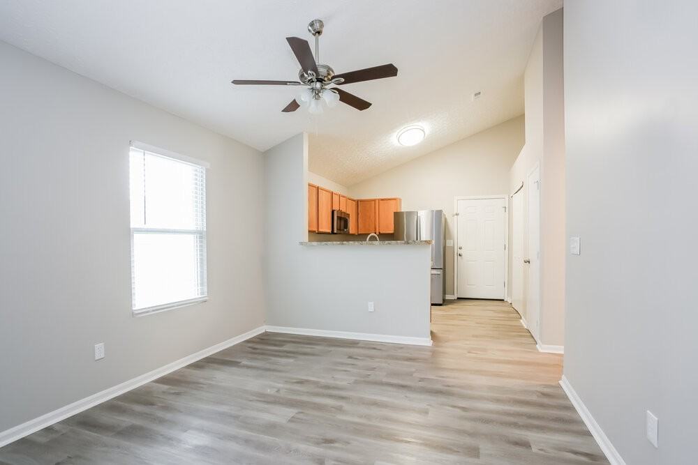 5266 Valley Forge St - Photo 6 of 16