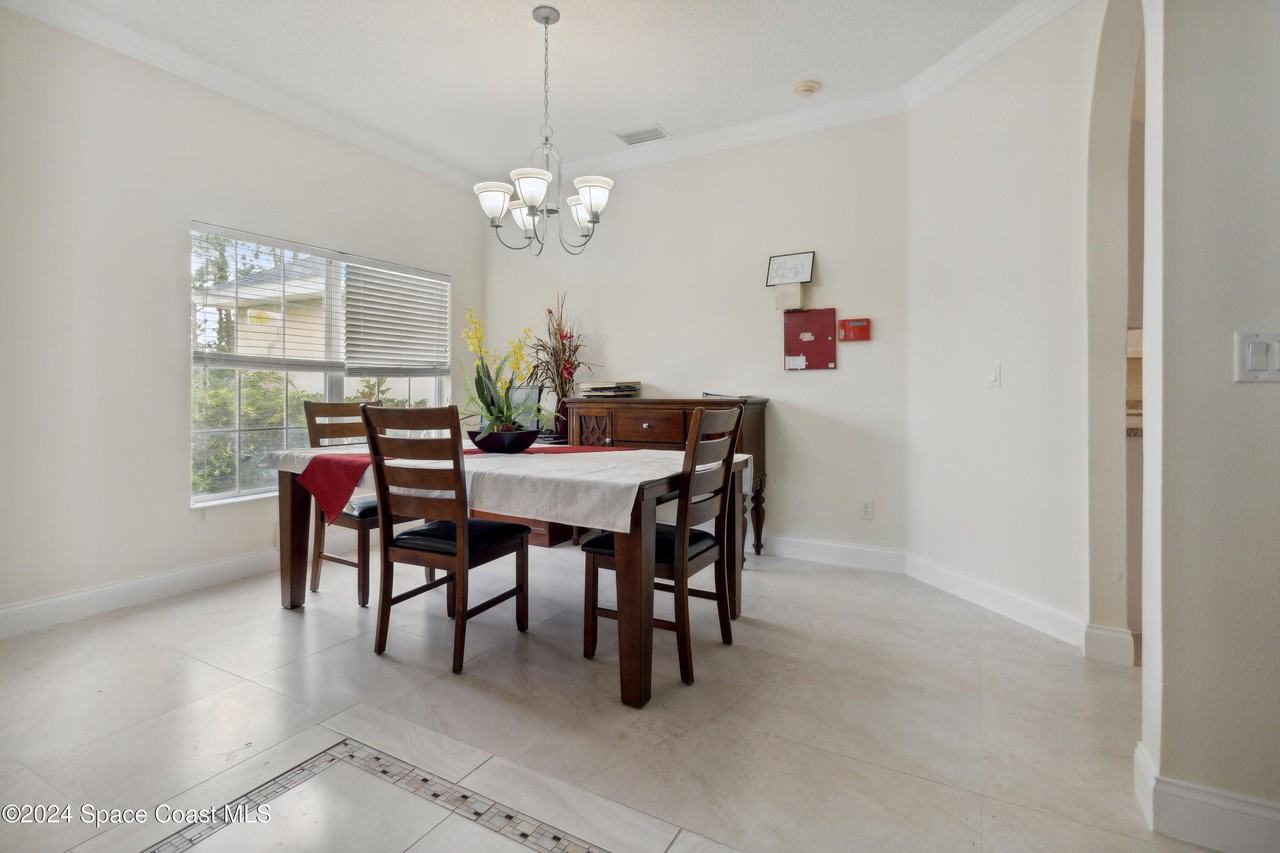 1581 Zaffer St Nw - Photo 3 of 14