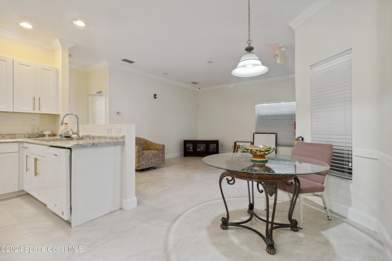 1581 Zaffer St Nw - Photo 4 of 14