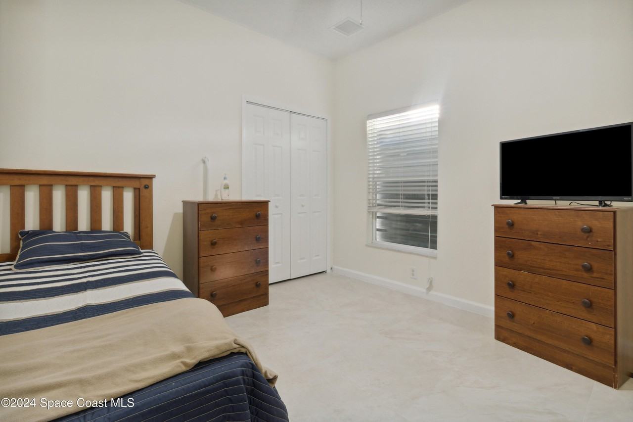 1581 Zaffer St Nw - Photo 7 of 14