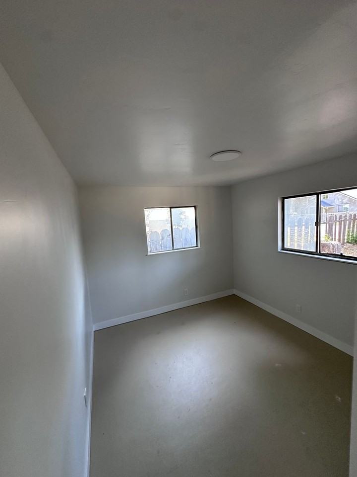 2512 50th Ave - Photo 2 of 5