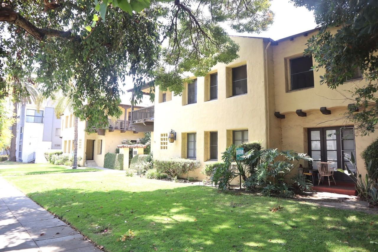 427 Adams St Apartments - Photo 3 of 4