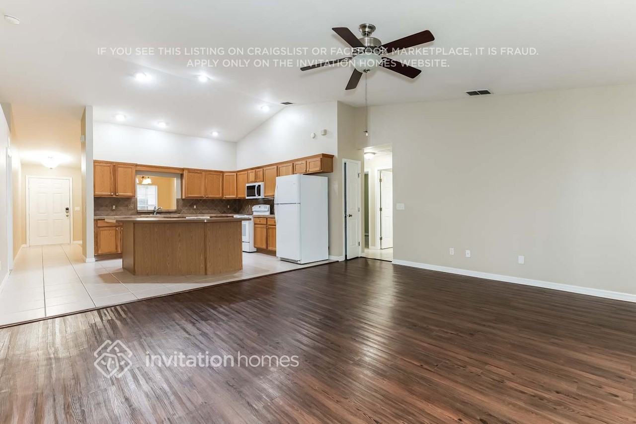 6110 Mission Dr - Photo 3 of 17