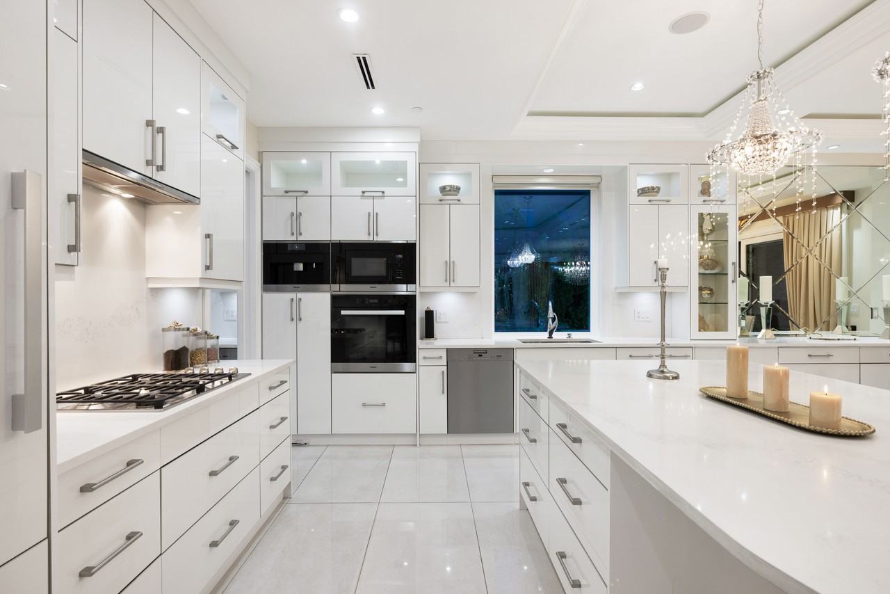 348 Moyne Drive - Photo 2 of 30