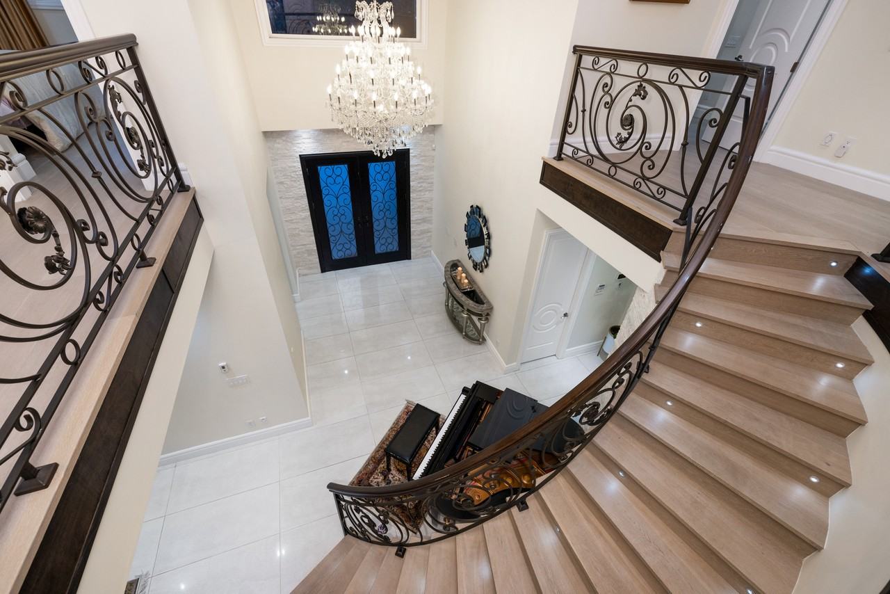 348 Moyne Drive - Photo 3 of 30