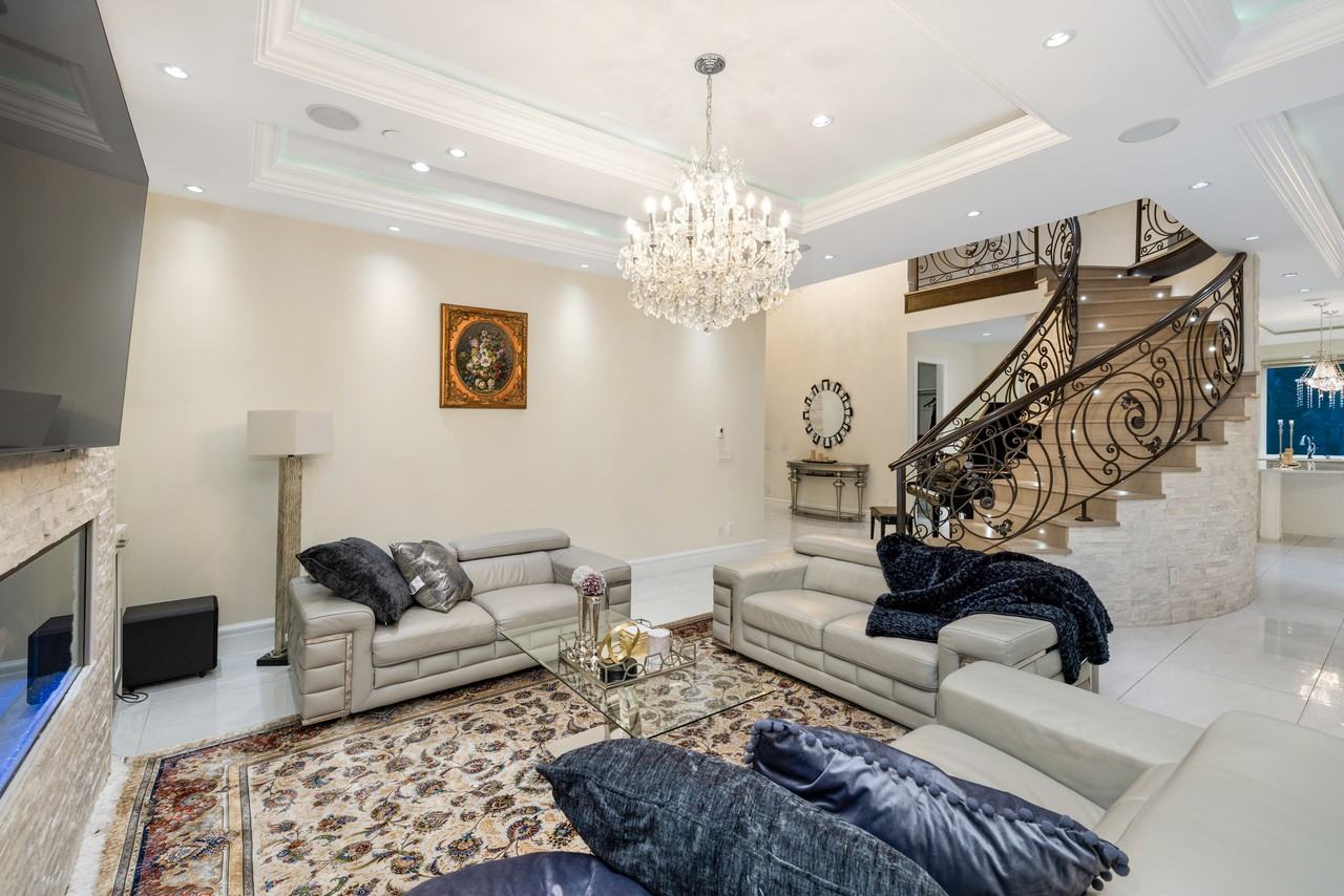 348 Moyne Drive - Photo 4 of 30