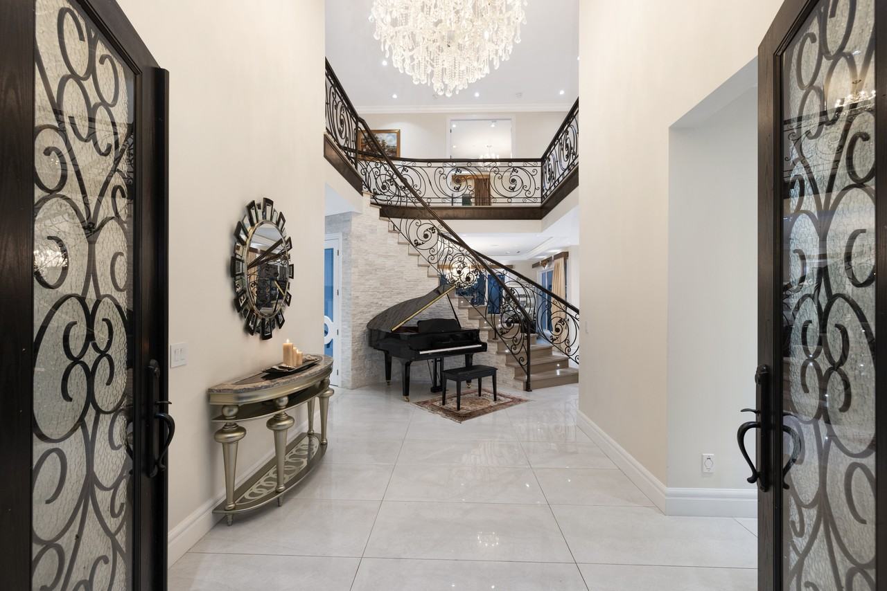 348 Moyne Drive - Photo 5 of 30