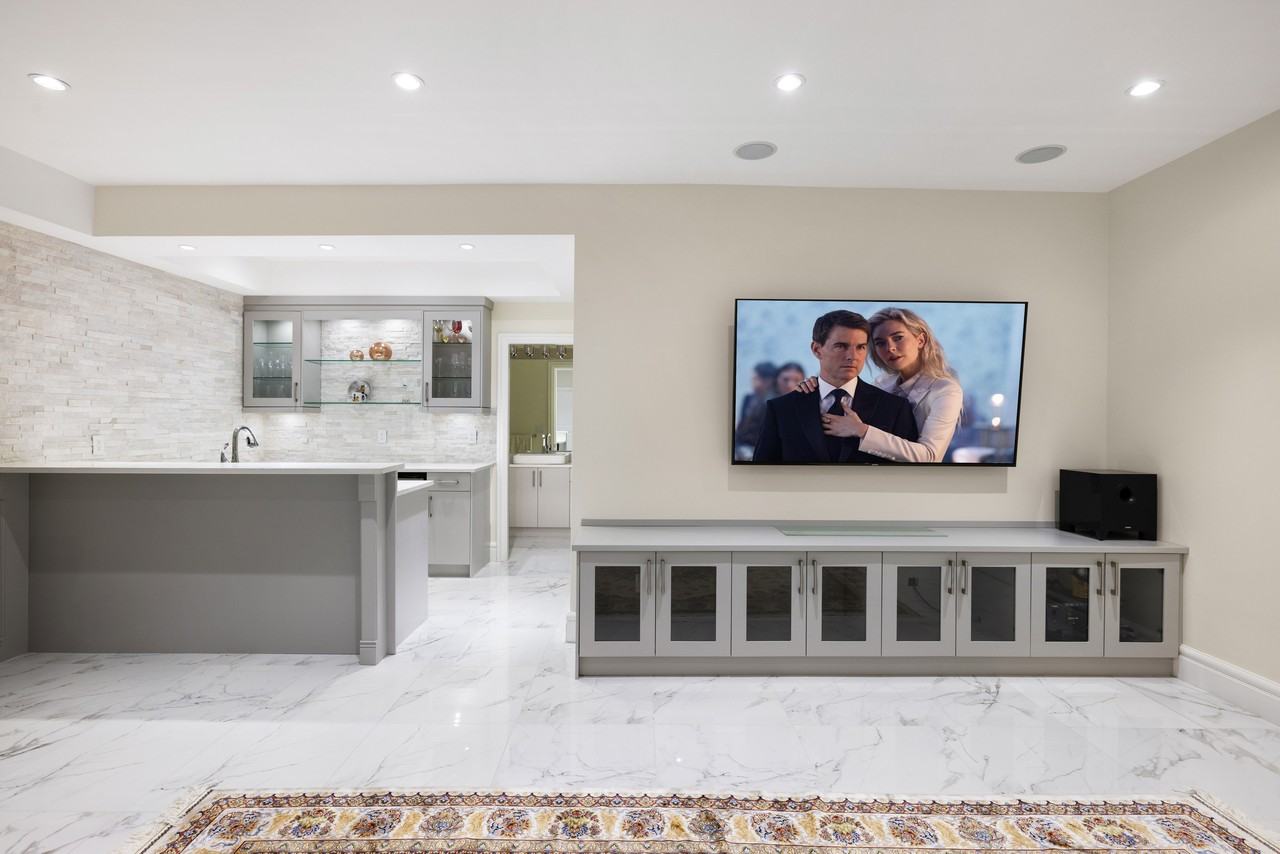 348 Moyne Drive - Photo 7 of 30