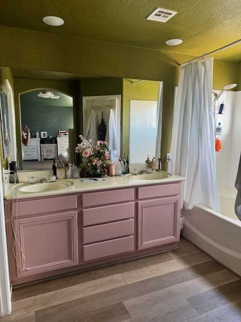 640 Baldurn Ave - Photo 6 of 50