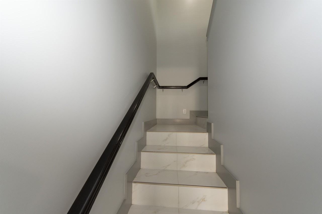 1227 Elm St - Photo 3 of 10