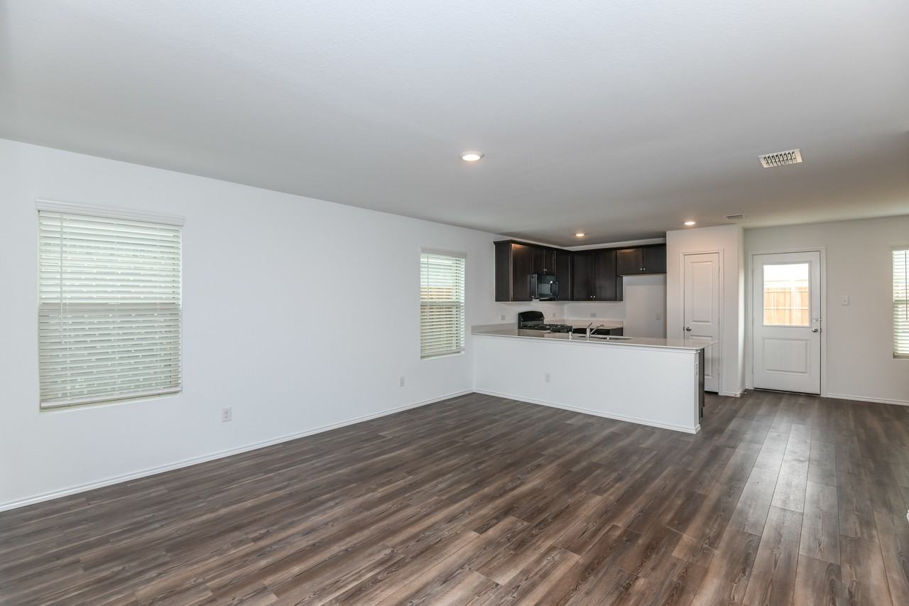 1215 Wildflower St - Photo 3 of 15