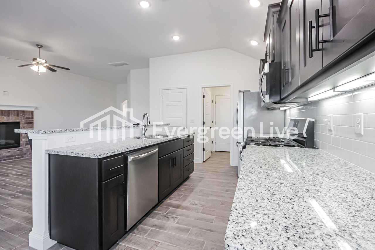 430 Nw 59 Ave - Photo 3 of 15
