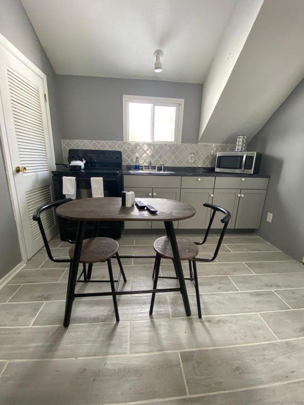 287 South Rd - Photo 2 of 13