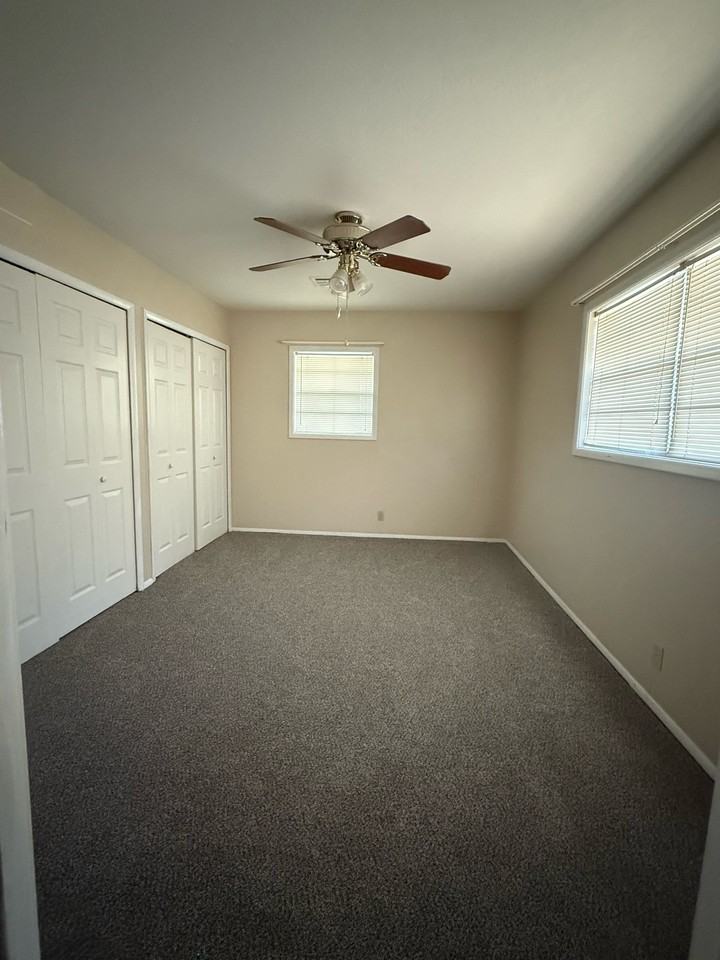 1200 Se Greystone Ave - Photo 3 of 5