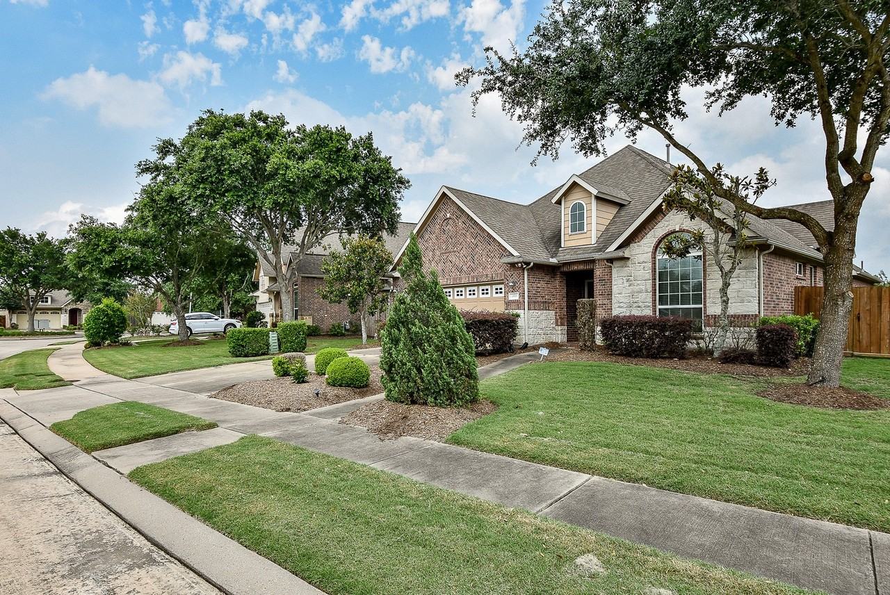 2523 Pittsford St - Photo 2 of 33