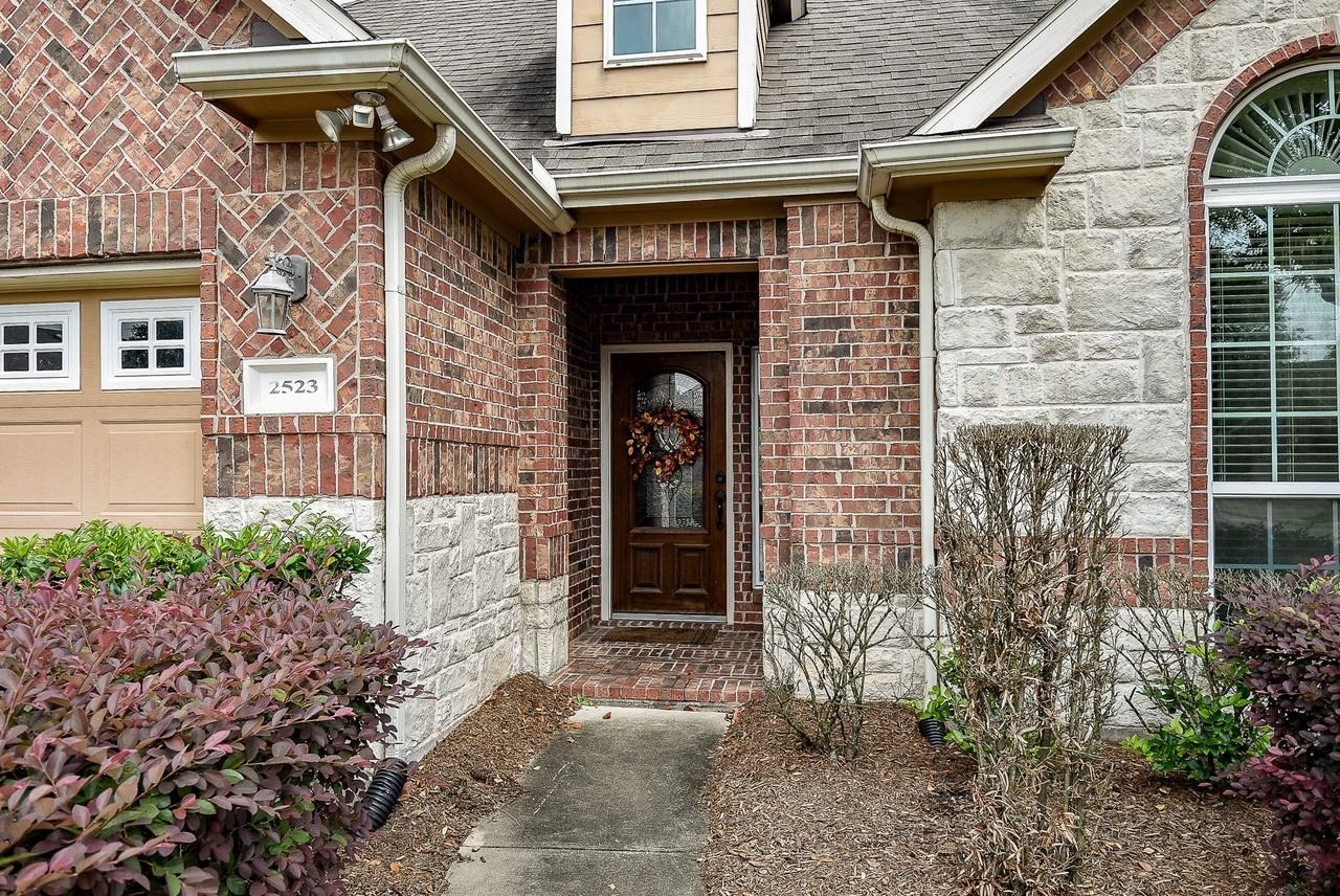 2523 Pittsford St - Photo 3 of 33