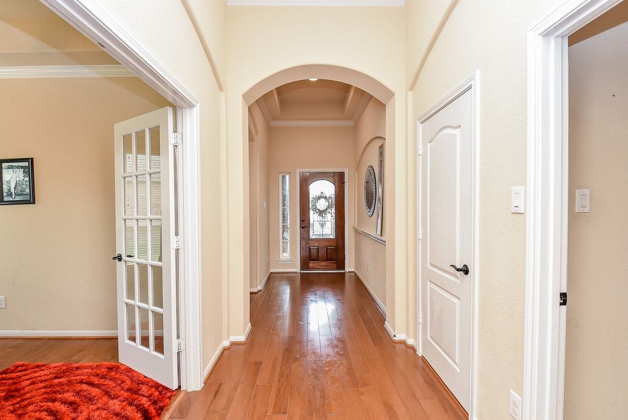 2523 Pittsford St - Photo 4 of 33