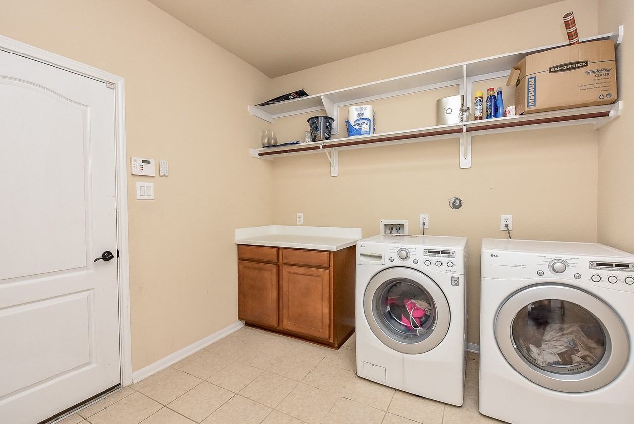 2523 Pittsford St - Photo 5 of 33