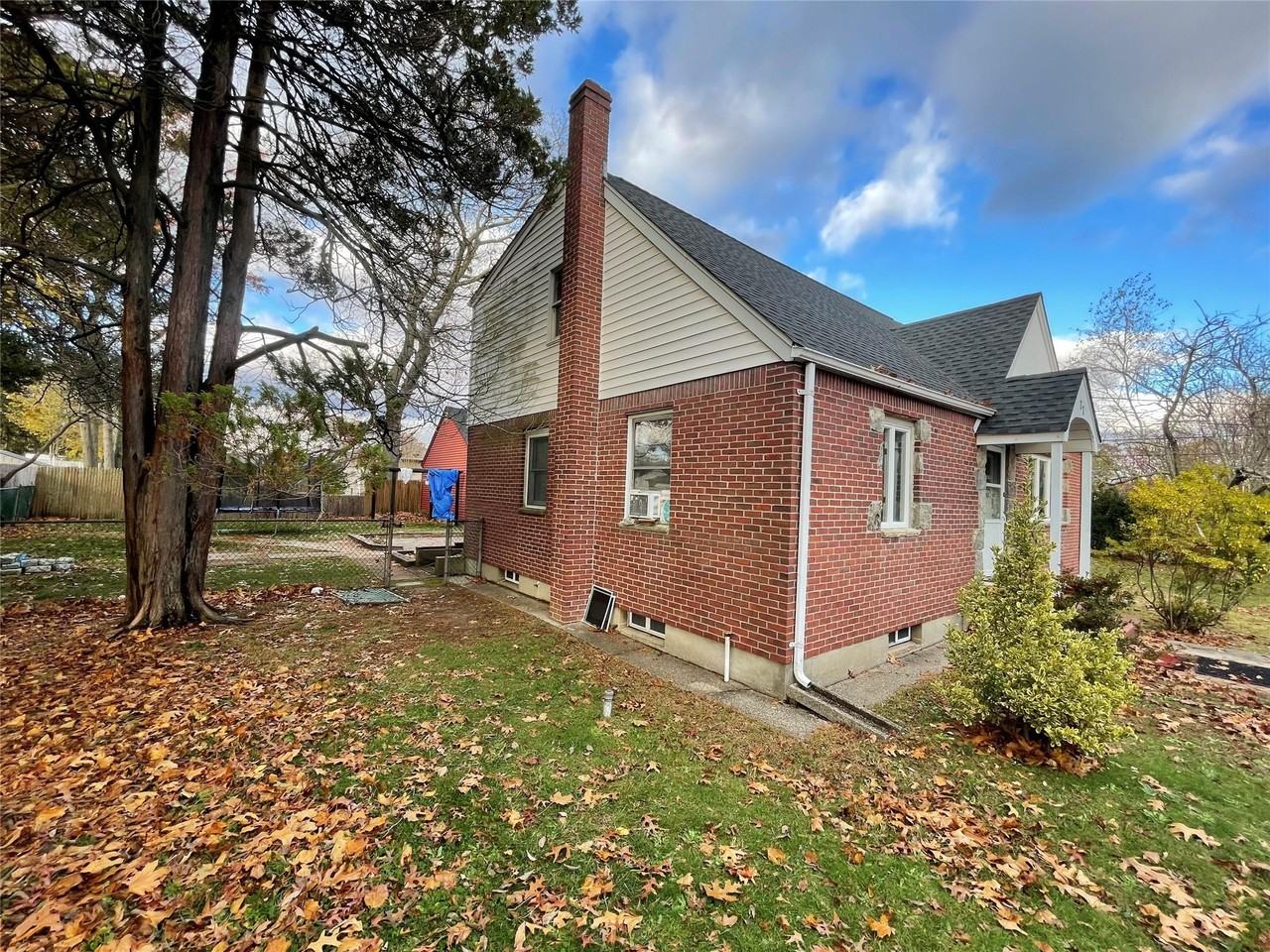 77 Pineaire Ave - Photo 2 of 9