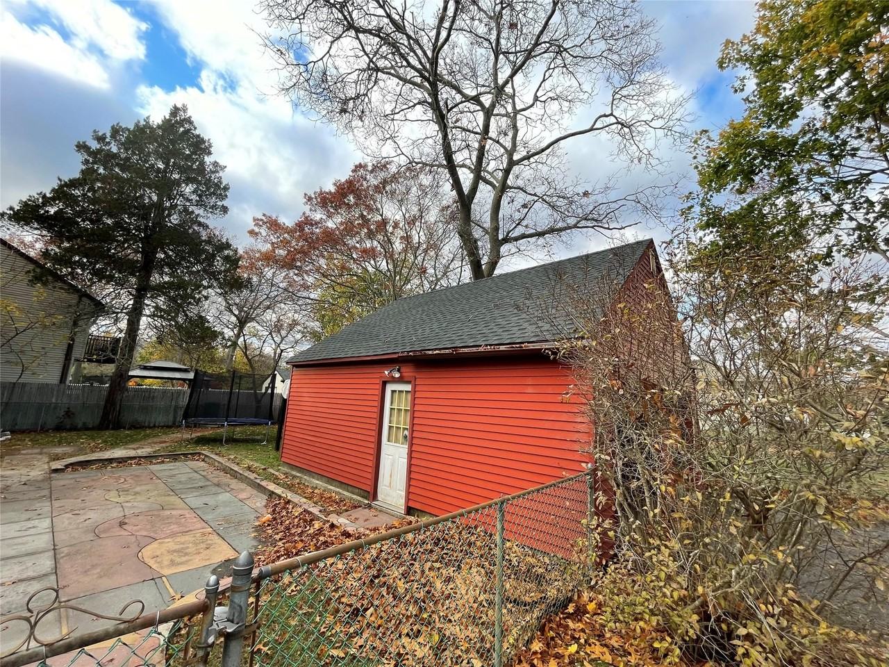 77 Pineaire Ave - Photo 3 of 9