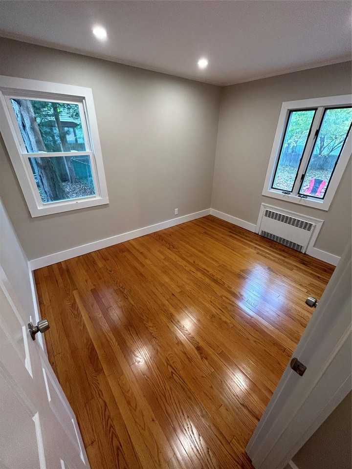 77 Pineaire Ave - Photo 5 of 9