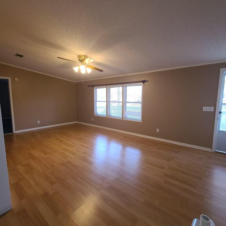 3238 Helton St - Photo 5 of 11