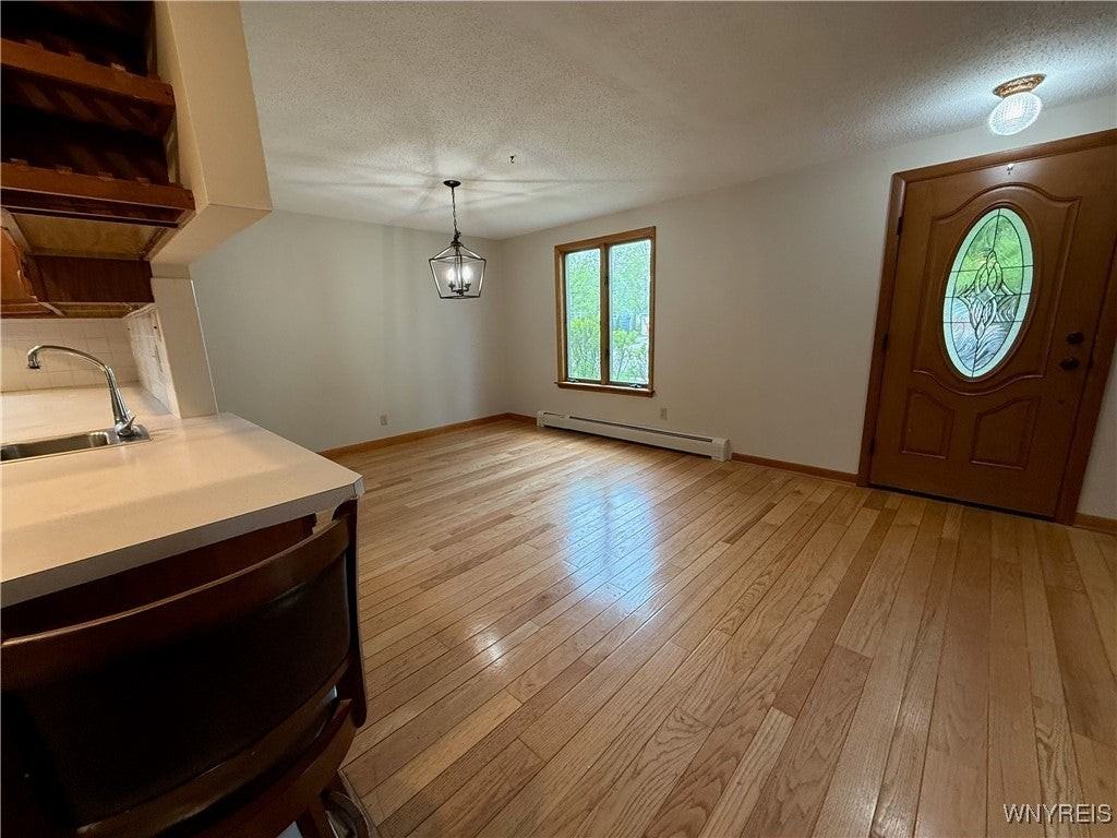 437 Springville Ave - Photo 5 of 32