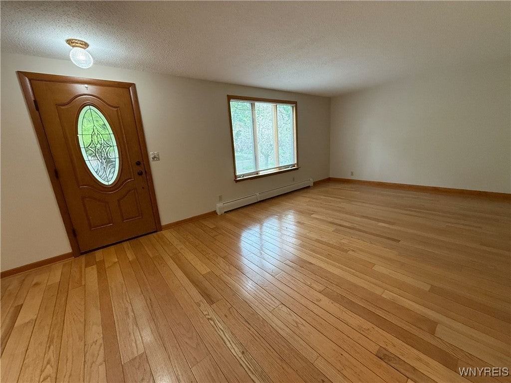 437 Springville Ave - Photo 6 of 32