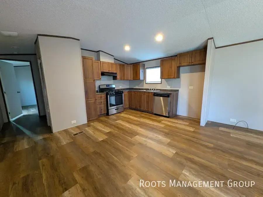 1853 Ne Burgess Ct #1853 - Photo 3 of 13