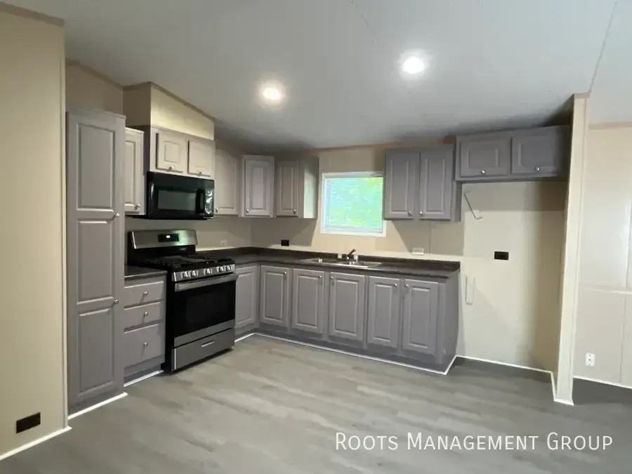 1720 S Lowry St #14 - Photo 3 of 21