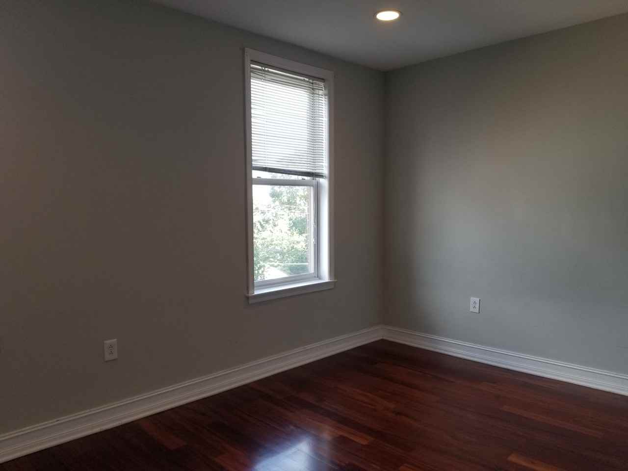 1504 N 18th St #3 - Photo 4 of 17