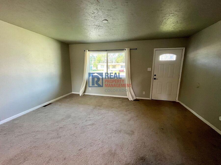 131 Easy St - Photo 3 of 21