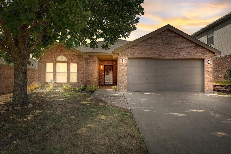 4904 Diamond Trace Trl - Photo 2 of 19