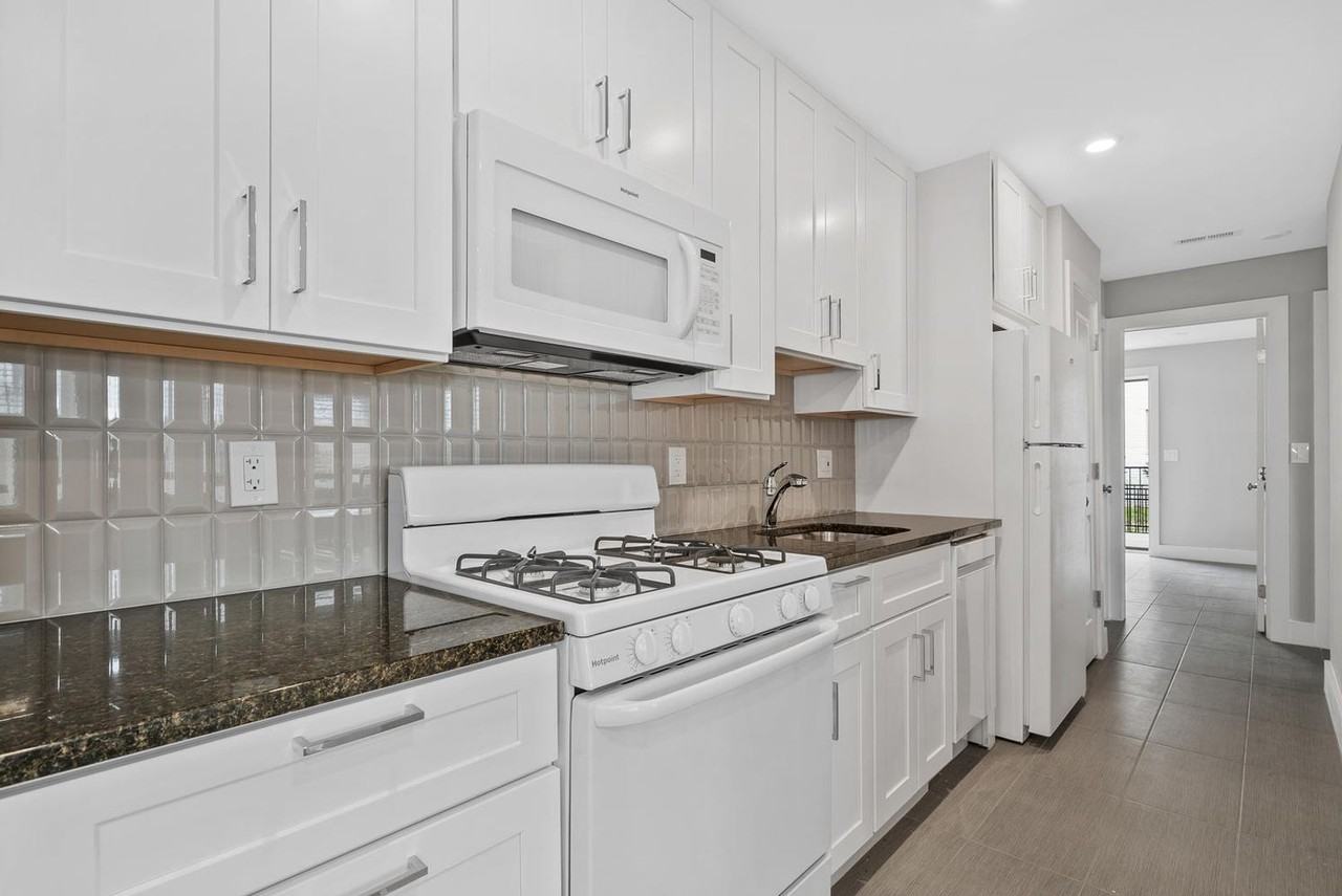 3325 13th St. SE - Photo 4 of 18