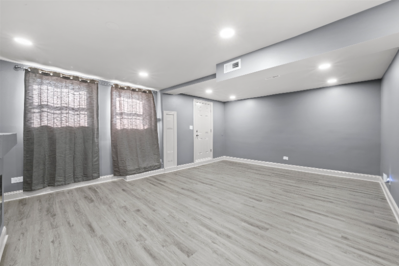 4829 S Saint Lawrence Ave #1 - Photo 2 of 28