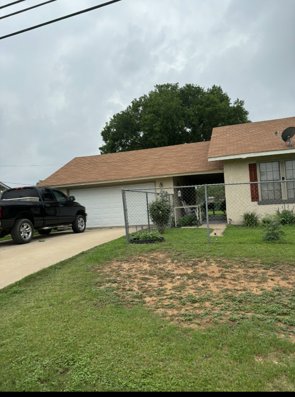 816 Hickory St - Photo 2 of 3
