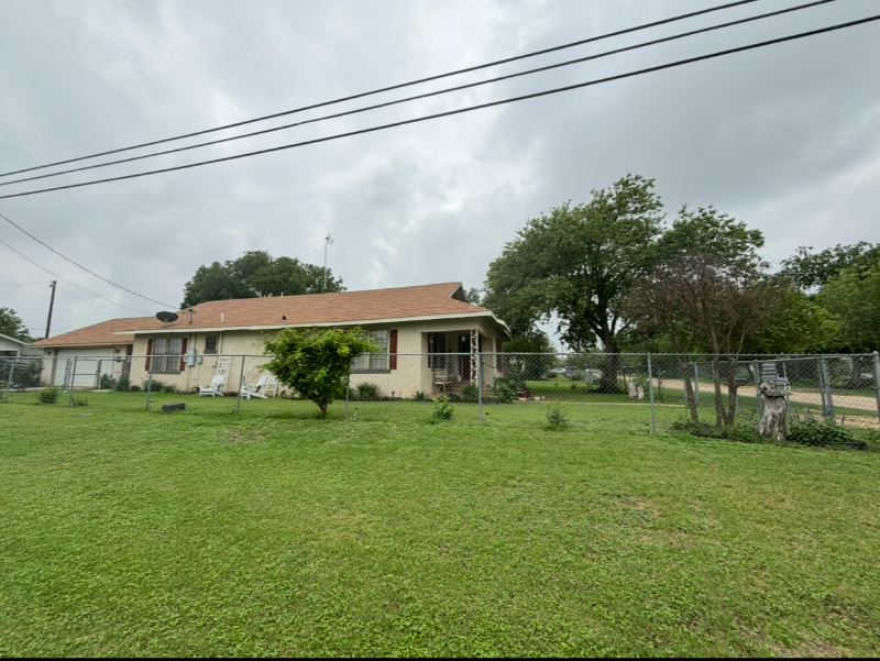 816 Hickory St - Photo 3 of 3