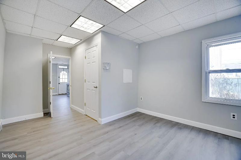 10 E Carroll St - Photo 2 of 7