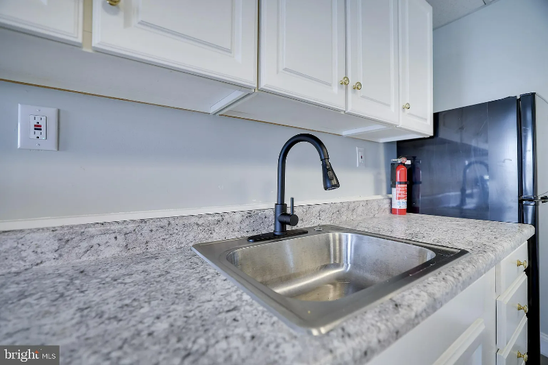 10 E Carroll St - Photo 4 of 7