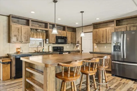 1750 Wildhorse Ln - Photo 2 of 16