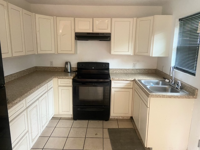 4106 Second St - Photo 2 of 10