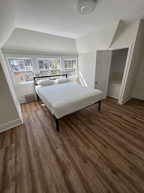 79 College St #3A - Photo 2 of 8