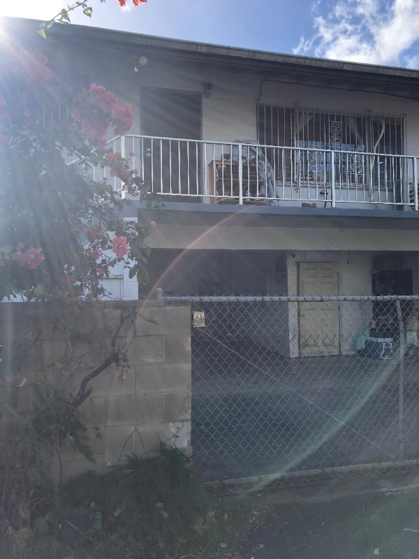 1015 Austin Ln - Photo 2 of 3