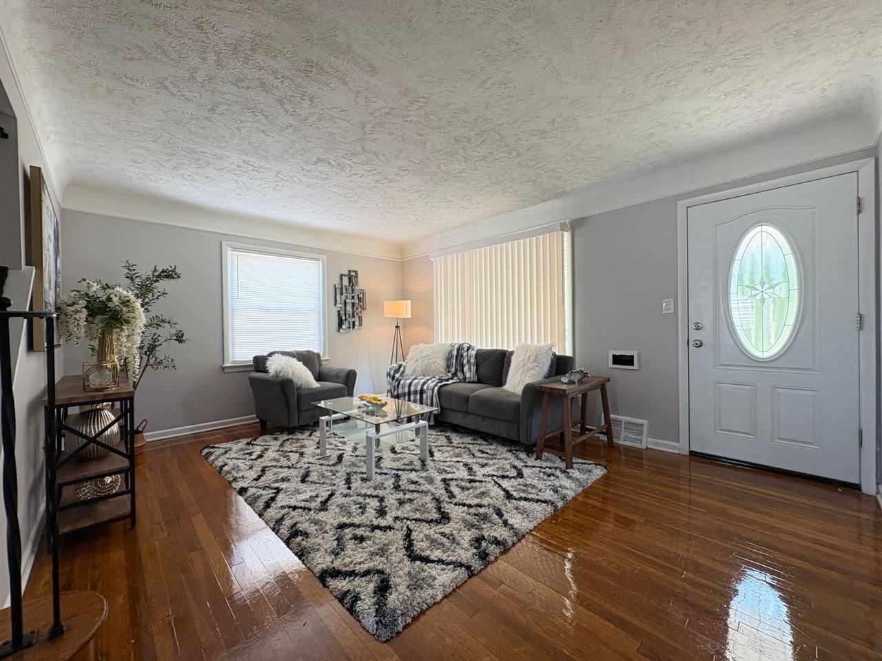 22651 Coulter Ave - Photo 2 of 11