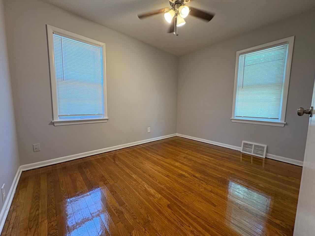 22651 Coulter Ave - Photo 7 of 11